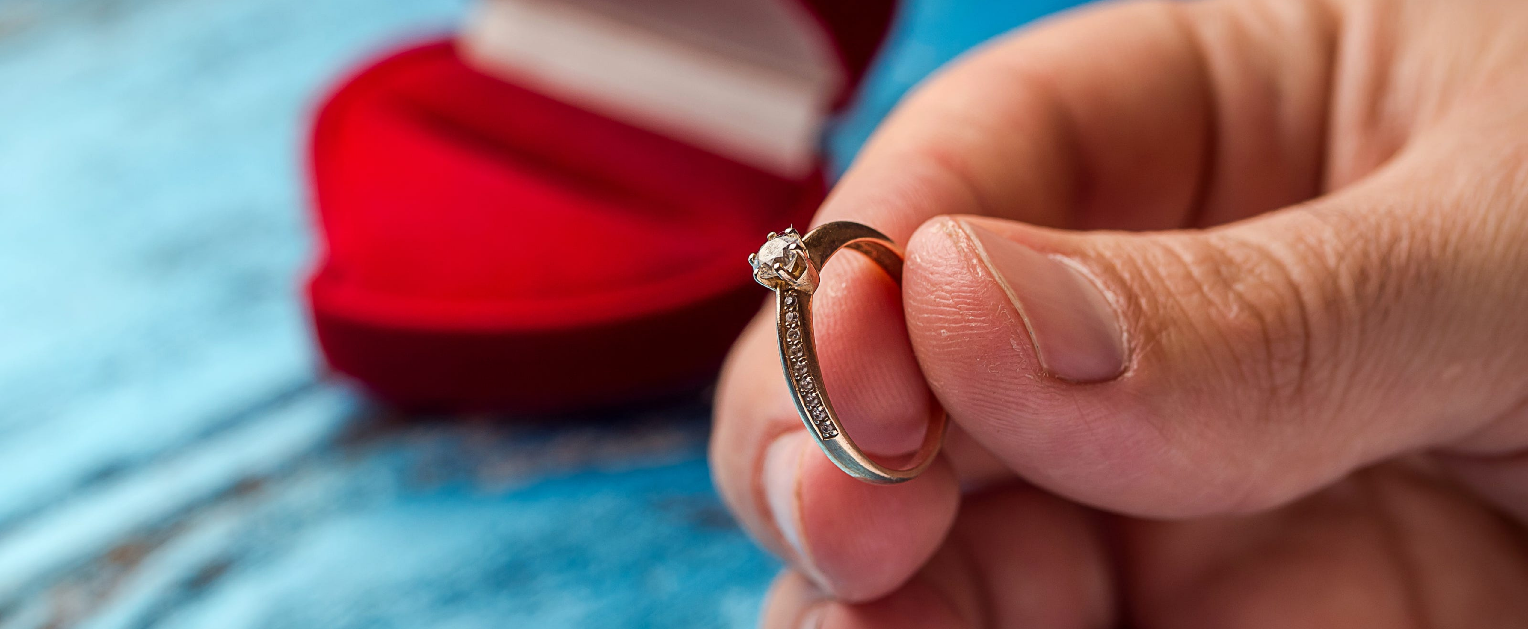 Exactly When to Take off Your Engagement Ring to keep Your Ring Sparkling