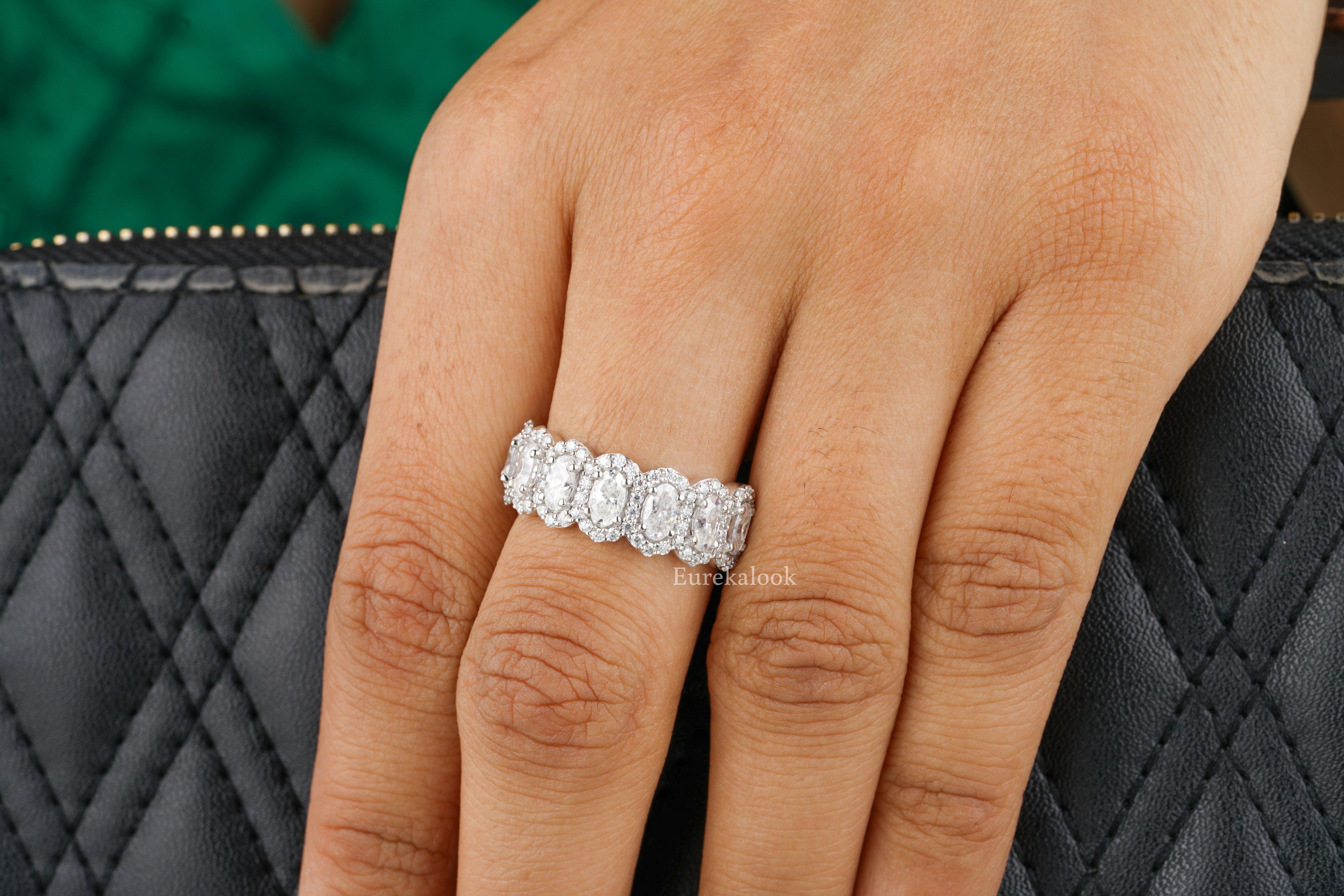 Oval cut wedding band deals